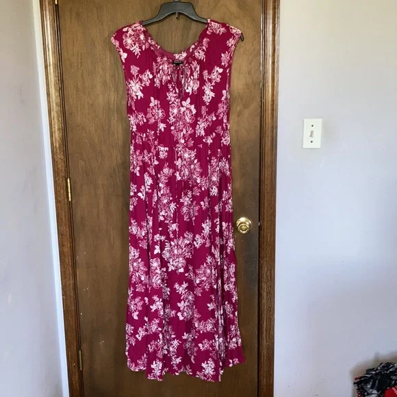 Relisted Torrid floral bohemian dress slits at bottom & keyhole at neckline - Picture 5 of 17